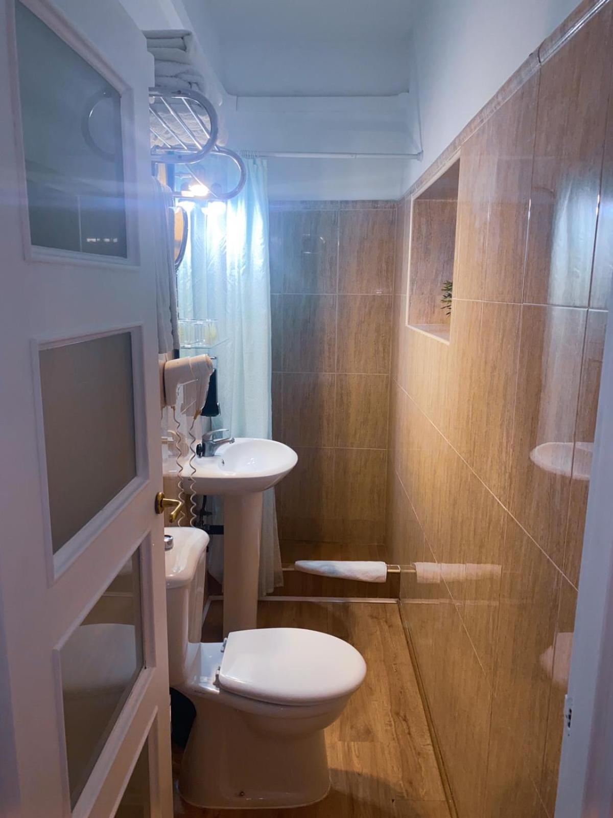 Comfort Triple Room Shower