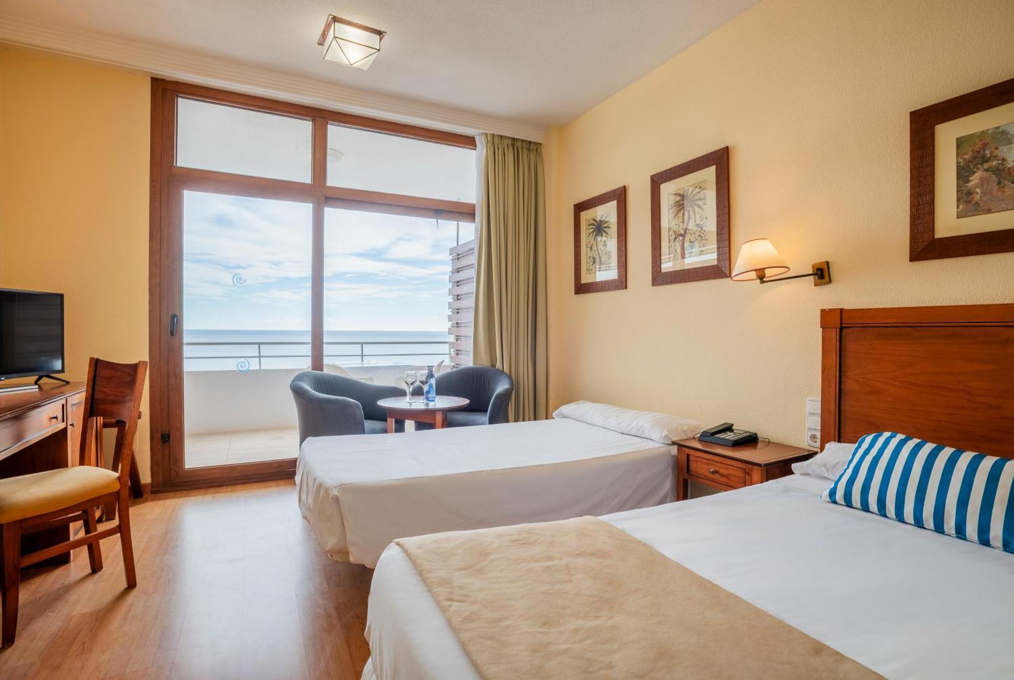 Quarto Triplo Deluxe com Vista Mar